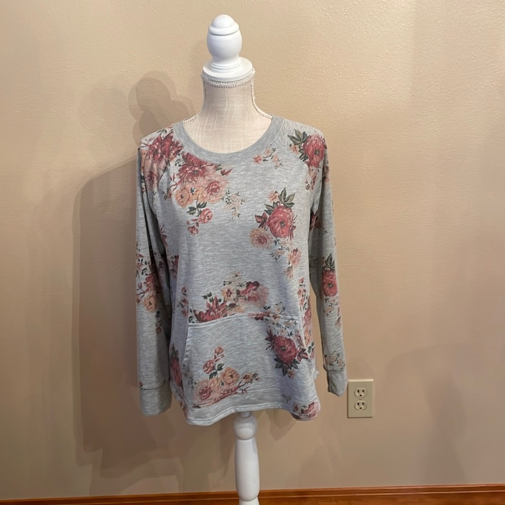 Mason & Belle Long Sleeve Floral Gray Top Size Medium EUC